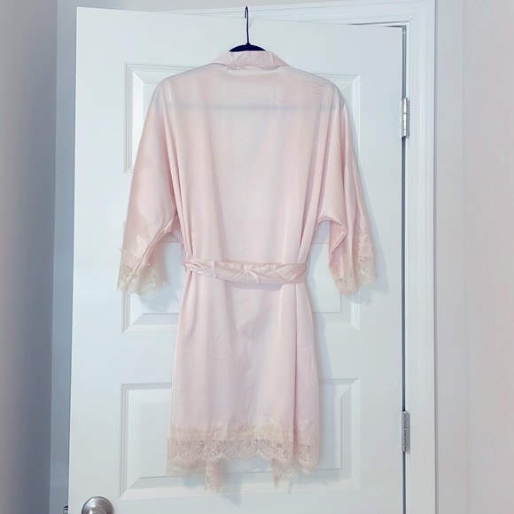 Light pink robe - Picture 2 of 7